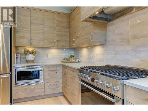 759 Barnaby Road, Kelowna, BC - Indoor Photo Showing Kitchen With Upgraded Kitchen