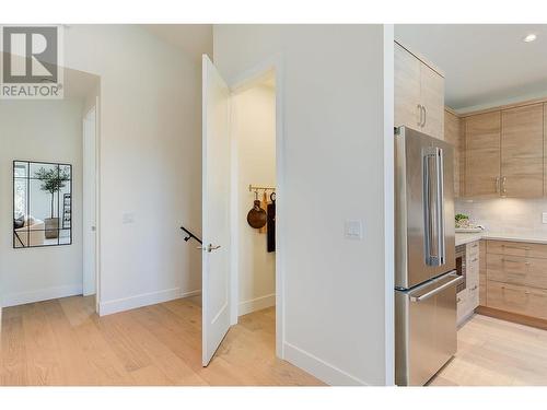 759 Barnaby Road, Kelowna, BC - Indoor Photo Showing Kitchen