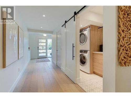 759 Barnaby Road, Kelowna, BC - Indoor Photo Showing Laundry Room