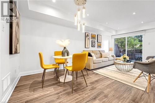 2579 Sixth Line, Oakville, ON - Indoor Photo Showing Living Room