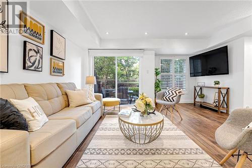 2579 Sixth Line, Oakville, ON - Indoor Photo Showing Living Room