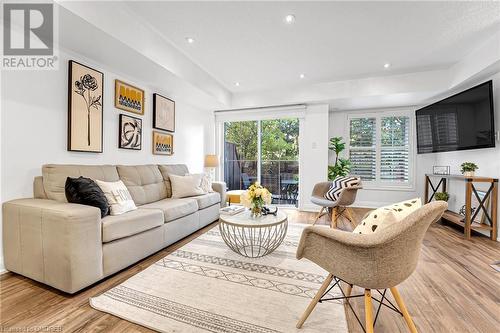 2579 Sixth Line, Oakville, ON - Indoor Photo Showing Living Room