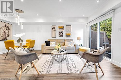 2579 Sixth Line, Oakville, ON - Indoor Photo Showing Living Room