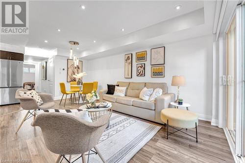 2579 Sixth Line, Oakville, ON - Indoor Photo Showing Living Room