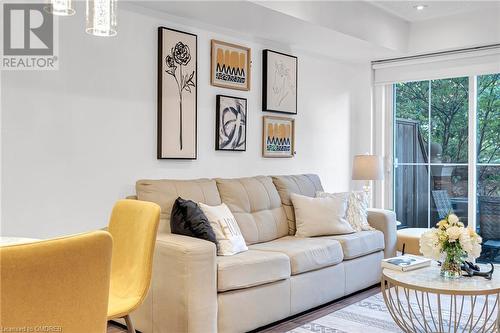 2579 Sixth Line, Oakville, ON - Indoor Photo Showing Living Room