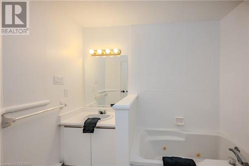 100 Bronte Road Unit# 408, Oakville, ON - Indoor Photo Showing Bathroom