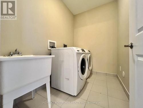 45 Plowman Lane, Richmond Hill, ON - Indoor Photo Showing Laundry Room