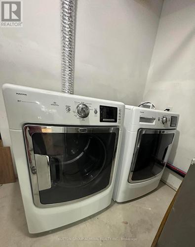 185 Red Maple Road, Richmond Hill, ON - Indoor Photo Showing Laundry Room