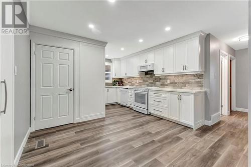 683 Seventh Avenue, Hamilton, ON - Indoor Photo Showing Kitchen