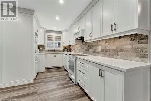 683 Seventh Avenue, Hamilton, ON - Indoor Photo Showing Kitchen