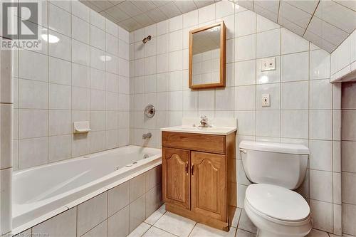 683 Seventh Avenue, Hamilton, ON - Indoor Photo Showing Bathroom