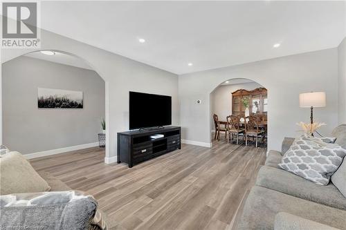 683 Seventh Avenue, Hamilton, ON - Indoor Photo Showing Living Room