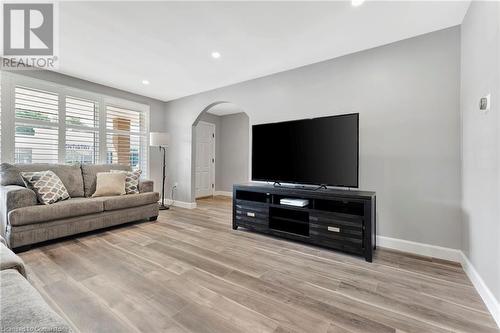 683 Seventh Avenue, Hamilton, ON - Indoor Photo Showing Living Room