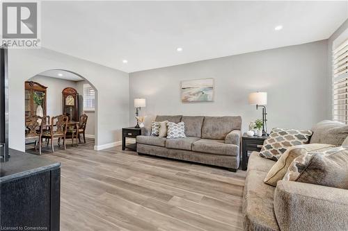 683 Seventh Avenue, Hamilton, ON - Indoor Photo Showing Living Room