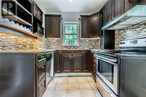 139 Pleasant Avenue, St. Catharines, ON - Indoor Photo Showing Kitchen With Stainless Steel Kitchen