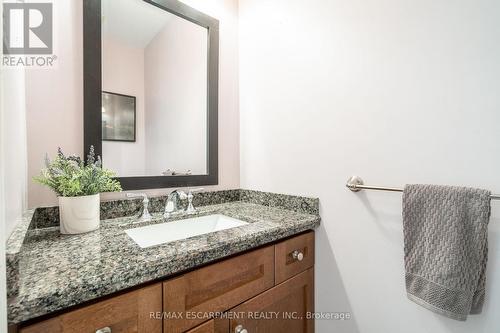 33 Cumminsville Drive, Hamilton, ON - Indoor Photo Showing Bathroom