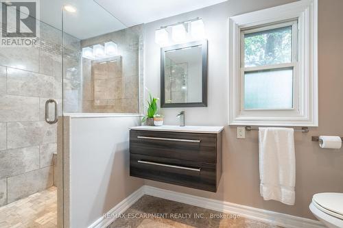 33 Cumminsville Drive, Hamilton, ON - Indoor Photo Showing Bathroom