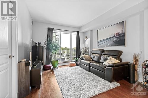 200 Besserer Street Unit#409, Ottawa, ON - Indoor Photo Showing Living Room