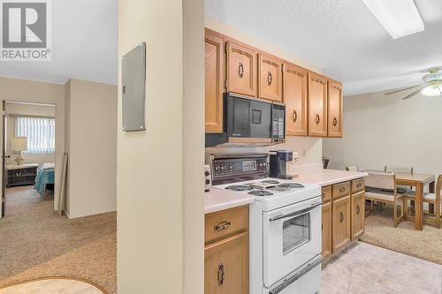 555 Rowcliffe Avenue Unit# 206, Kelowna, BC - Indoor Photo Showing Kitchen