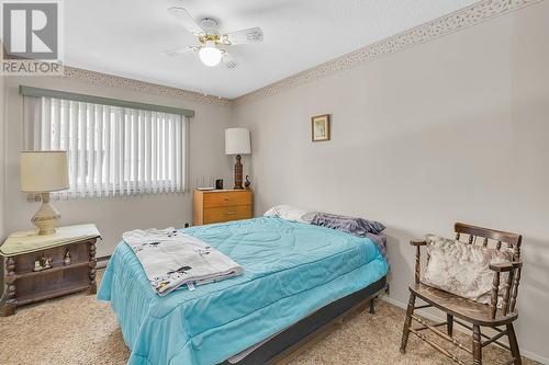 555 Rowcliffe Avenue Unit# 206, Kelowna, BC - Indoor Photo Showing Bedroom