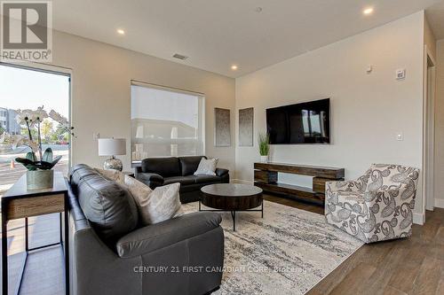 202 - 1696 Fiddlehead Place, London, ON - Indoor Photo Showing Living Room