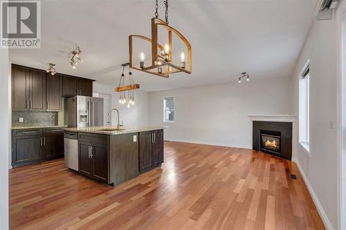 24 Tuscarora Place Nw, Calgary, AB - Indoor Photo Showing Kitchen With Upgraded Kitchen