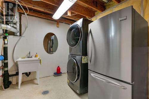 24 Tuscarora Place Nw, Calgary, AB - Indoor Photo Showing Laundry Room