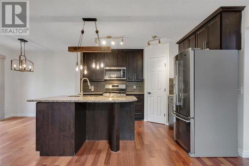 24 Tuscarora Place Nw, Calgary, AB - Indoor Photo Showing Kitchen With Upgraded Kitchen