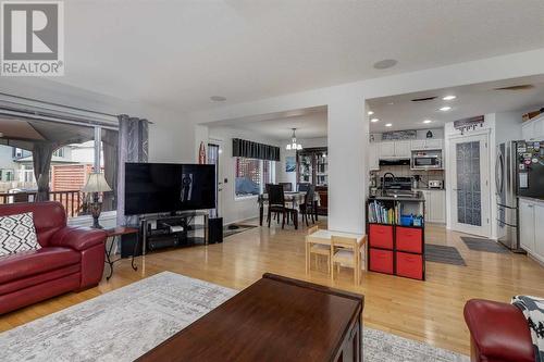 110 Citadel Meadow Bay Nw, Calgary, AB - Indoor Photo Showing Living Room