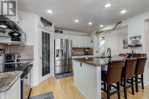 110 Citadel Meadow Bay Nw, Calgary, AB - Indoor Photo Showing Kitchen With Double Sink With Upgraded Kitchen