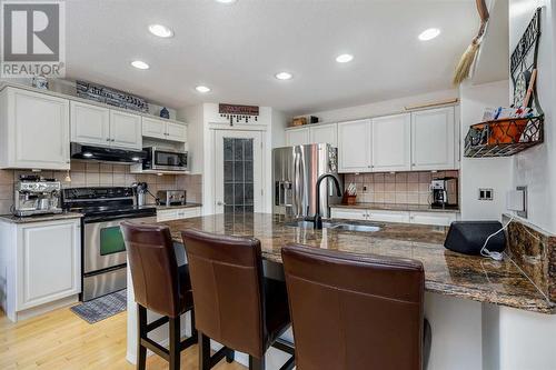 110 Citadel Meadow Bay Nw, Calgary, AB - Indoor Photo Showing Kitchen