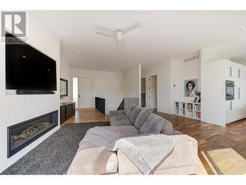 5843 Somerset Avenue, Peachland, BC - Indoor Photo Showing Living Room With Fireplace