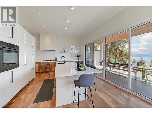 5843 Somerset Avenue, Peachland, BC - Indoor Photo Showing Kitchen