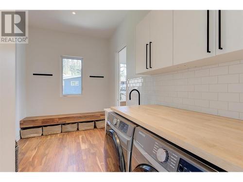 5843 Somerset Avenue, Peachland, BC - Indoor Photo Showing Laundry Room