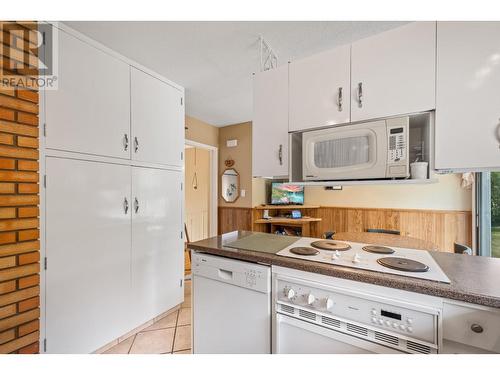 3620 Webber Road, West Kelowna, BC - Indoor Photo Showing Kitchen