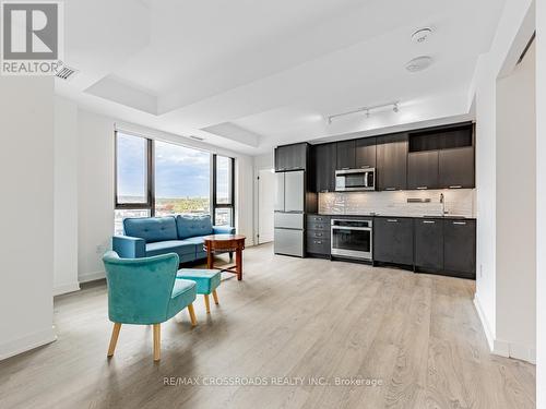 605 - 120 Eagle Rock Way, Vaughan, ON - Indoor Photo Showing Kitchen