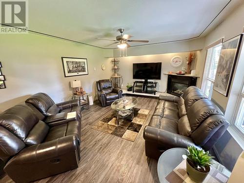 4837 Gloinnzun Drive, 108 Mile Ranch, BC - Indoor Photo Showing Living Room With Fireplace