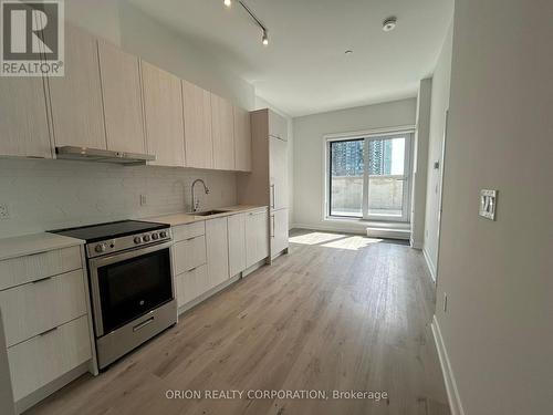 516 - 4130 Parkside Village Drive, Mississauga, ON - Indoor Photo Showing Kitchen