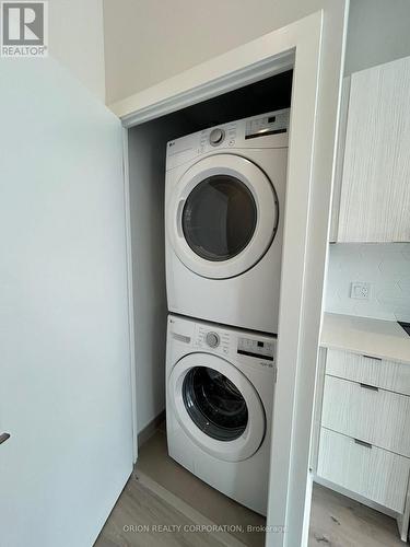 516 - 4130 Parkside Village Drive, Mississauga, ON - Indoor Photo Showing Laundry Room