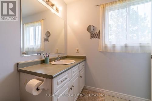 551 Ontario Street N, Woodstock, ON - Indoor Photo Showing Bathroom