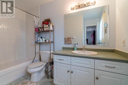 551 Ontario Street N, Woodstock, ON - Indoor Photo Showing Bathroom