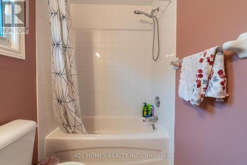 551 Ontario Street N, Woodstock, ON - Indoor Photo Showing Bathroom