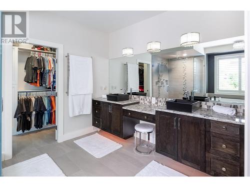 682 Peridot Court, Kelowna, BC - Indoor Photo Showing Bathroom