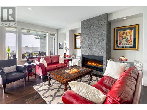 682 Peridot Court, Kelowna, BC - Indoor Photo Showing Living Room With Fireplace