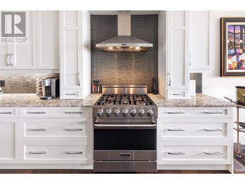 682 Peridot Court, Kelowna, BC - Indoor Photo Showing Kitchen With Upgraded Kitchen