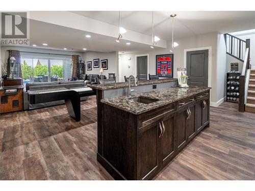 682 Peridot Court, Kelowna, BC - Indoor Photo Showing Kitchen