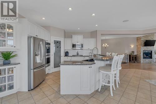 1003 Skeena Drive, Kelowna, BC - Indoor Photo Showing Kitchen