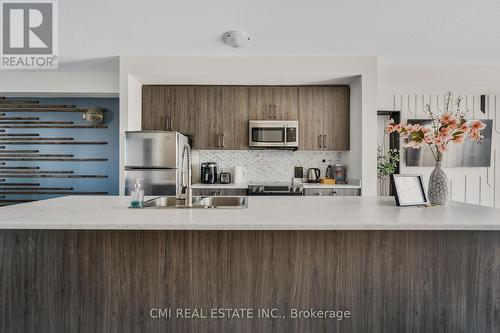 197 Village Gate Drive, Wasaga Beach, ON - Indoor Photo Showing Kitchen With Double Sink