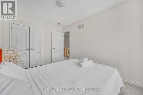 197 Village Gate Drive, Wasaga Beach, ON - Indoor Photo Showing Bedroom