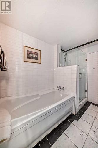 203, 1117 1 Street Sw, Calgary, AB - Indoor Photo Showing Bathroom